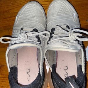 Nike women’s air max 270